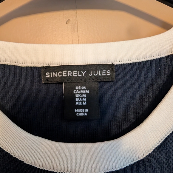 Elegant Navy Blue and White Sleeveless Dress - Picture 2 of 5